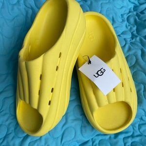 UGG size 5 Yellow Slide Sandals